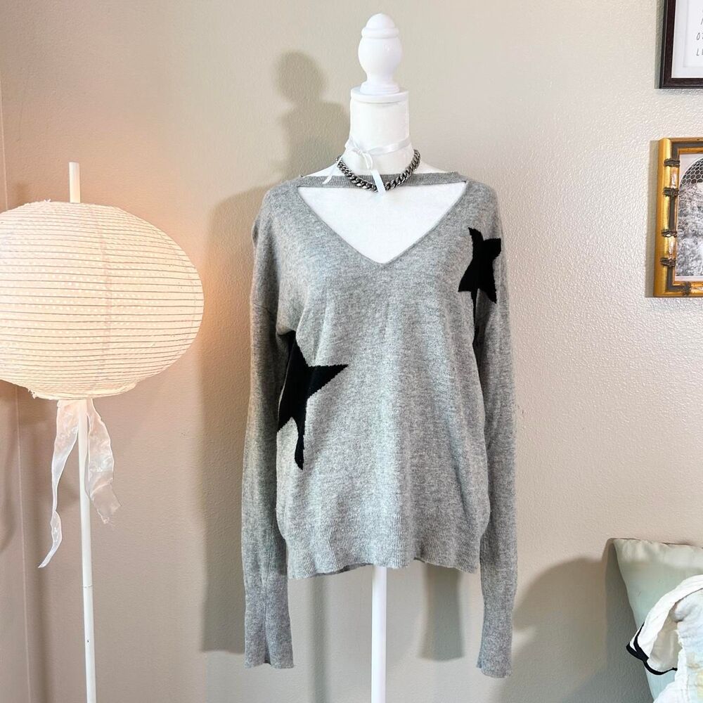 Pam & Gela cutout star sweater gray & black M